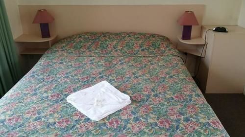 Rainbow Motel Kowen Bagian luar foto