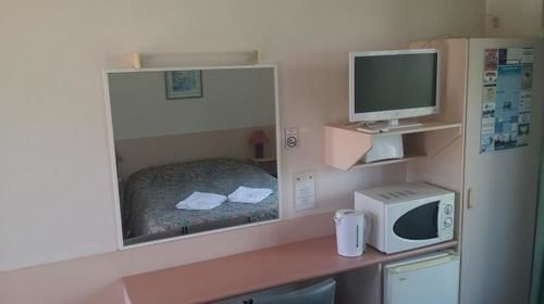 Rainbow Motel Kowen Bagian luar foto